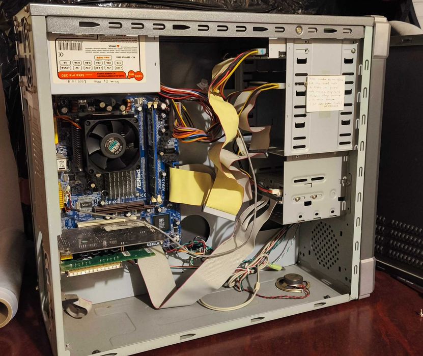 Komputer stacjonarny z systemem Win XP
