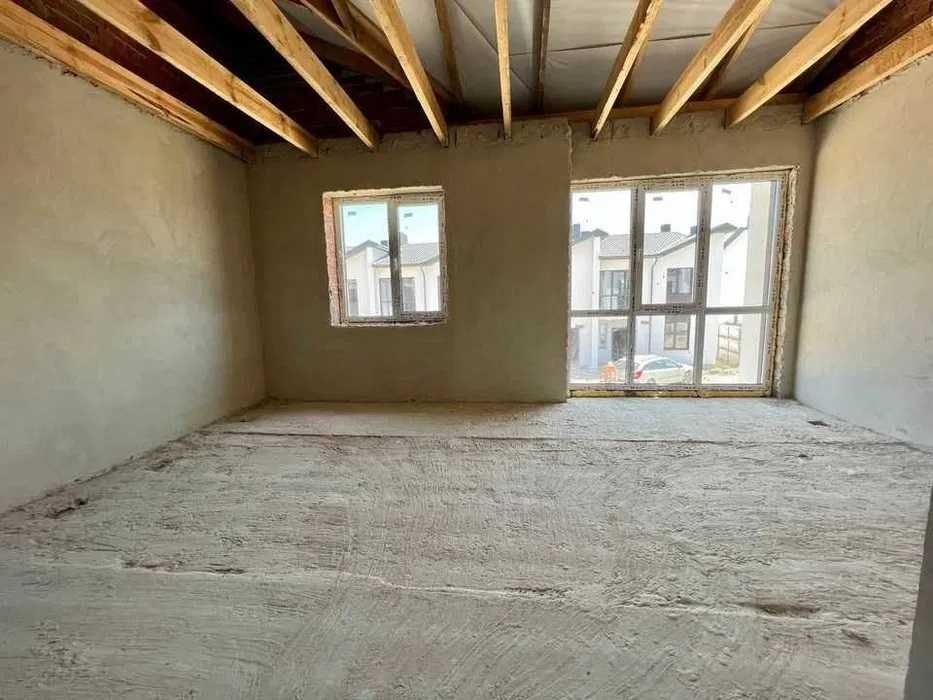 Кутовий, крайній цегляний,будинок,таунхаус.Площа 135м² 2,5ст газ гараж