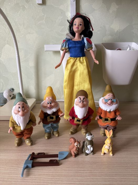 Білосніжка з гномами