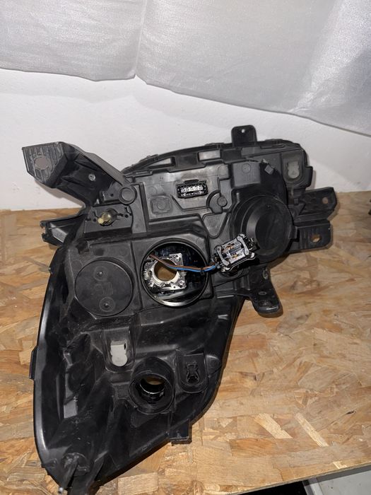 Conjunto de faróis Renault Clio III (2011)