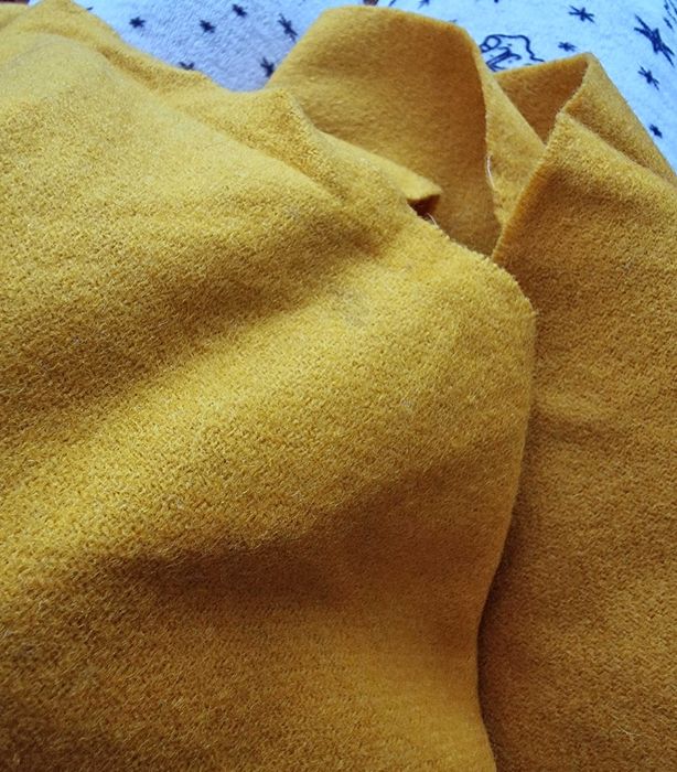 Cachecol amarelo torrado