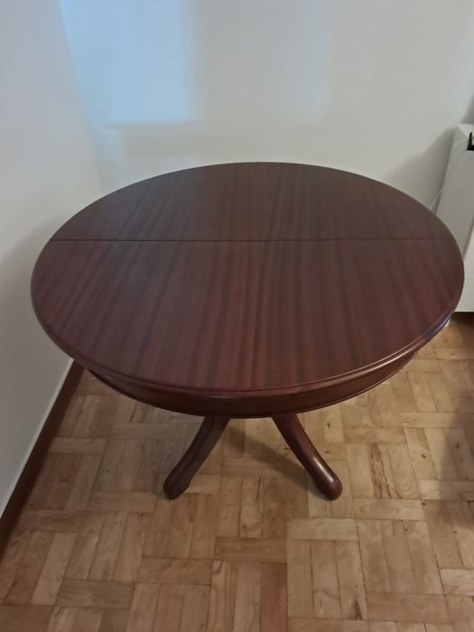 Mesa castanha de mogno