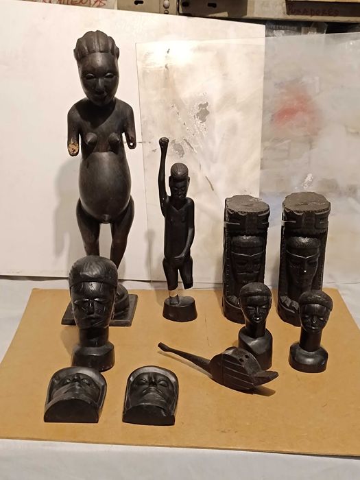 Esculturas em madeira pau preto da cultura Maconde