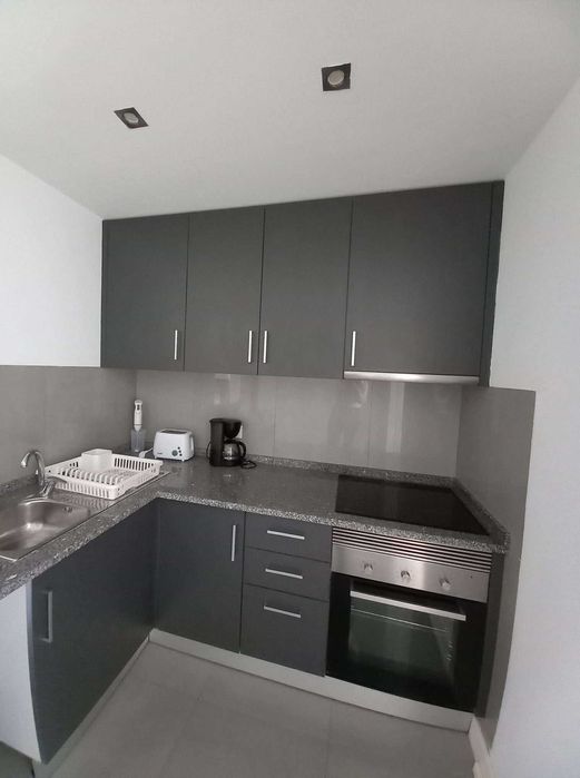 Arrenda-se apartamento c/3 quartos e 2 casas de banho no 2ºandar-RJAF