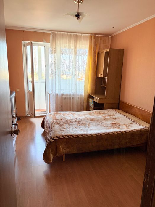 Продам простору 3-кімнатну квартиру в Центрально-Міському районі, проспект Миру 4