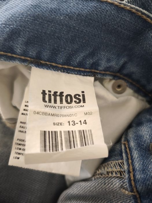 Calças de ganga clara da Tiffosi Denim.
Tamanho 13-14 anos.
Usado, ape