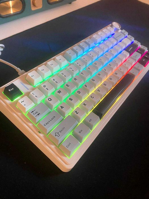 Teclado mecânico AULA F75