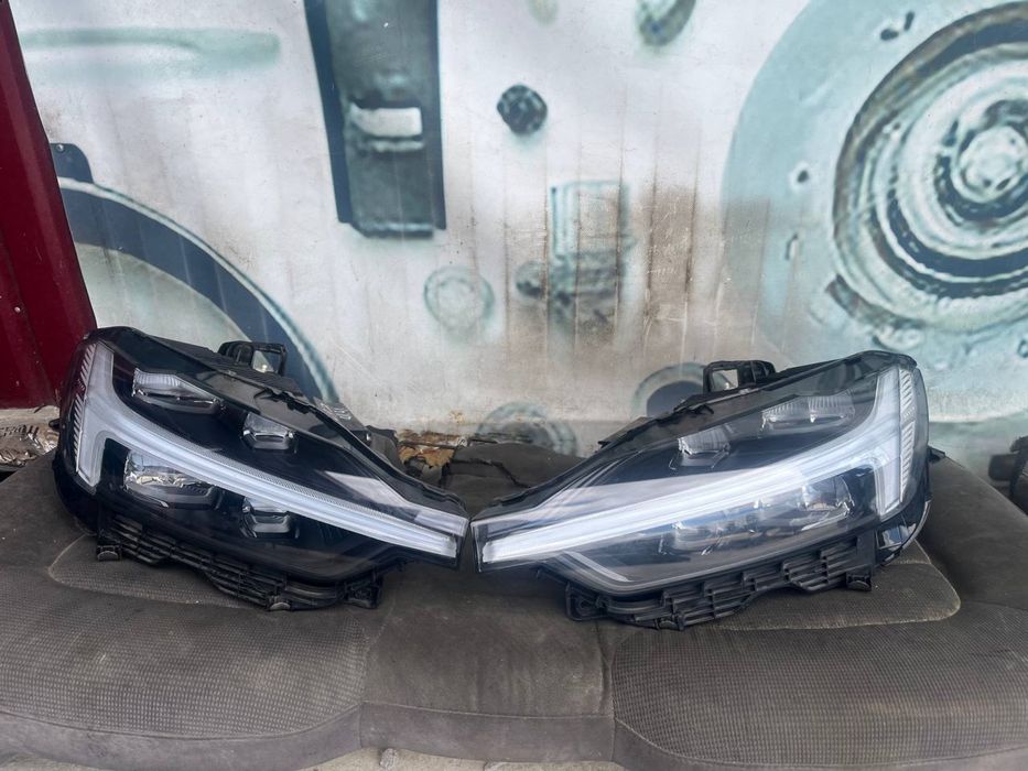 Volvo XC60 фари Fulled оптика передня 2020-2025