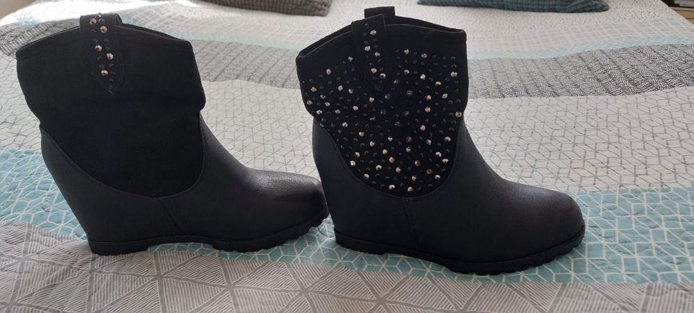 Black platform boots64286268705923120