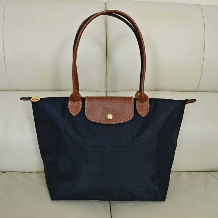 Czarna torba shopper Longchamp – klasyczna z długim rzepem