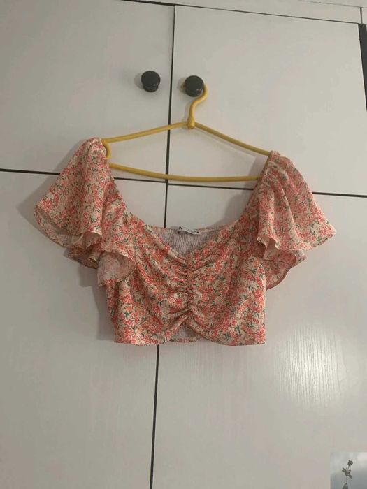 crop top w kwiatowy wzór