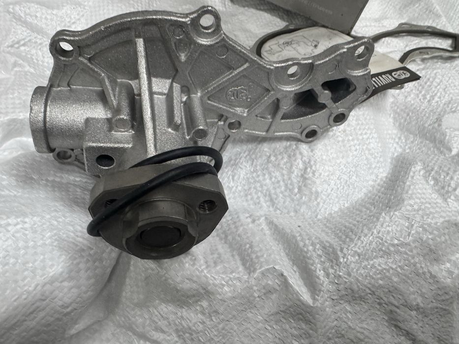 Водяная помпа Ruville 65430 для Audi 100 2.0 (ABK), новая в коробке