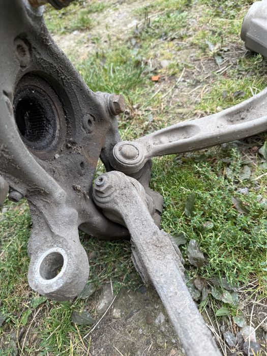 Zwrotnica przednia prawa audi a4 b8 kompletna