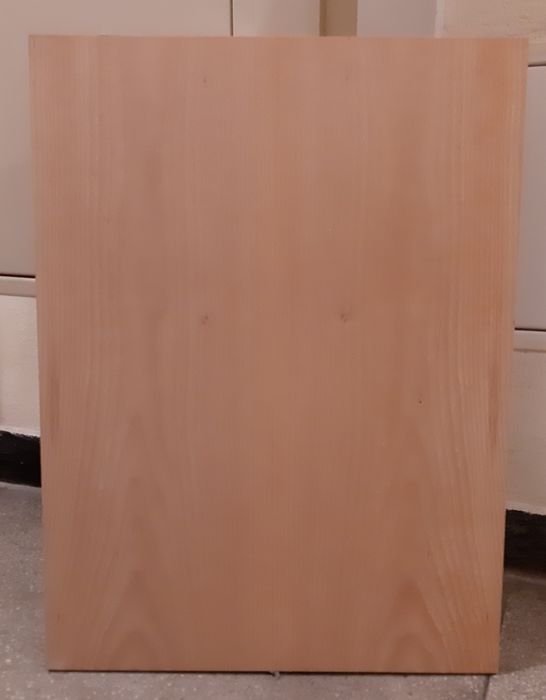 Cztery półki meblowe jasne