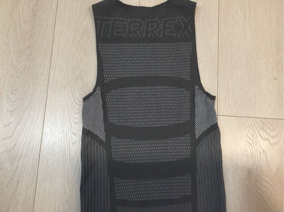 Продам компресійну майку Adidas Terrex розмір S-M