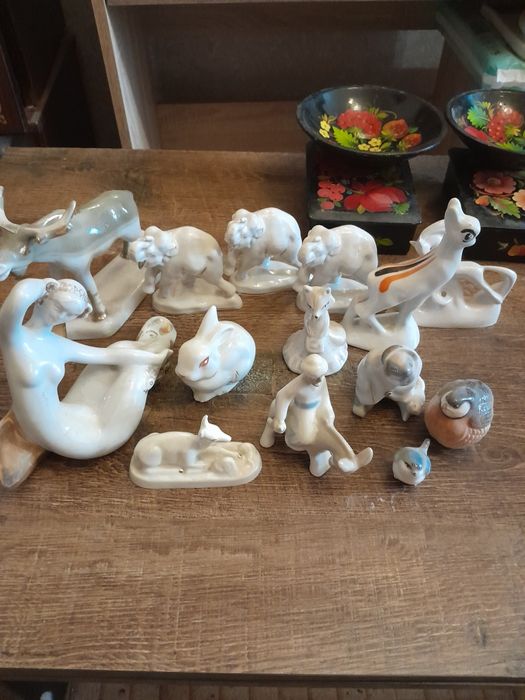 Продам фарфорові статуетки