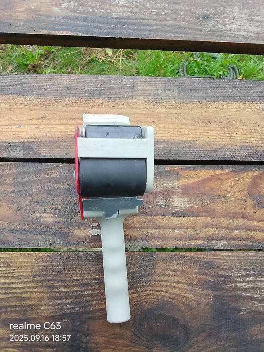 Продам диспенсер для скотка