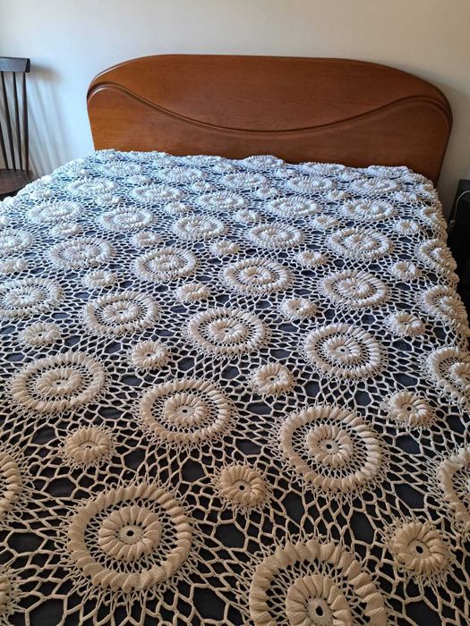Colcha de Renda Feita à mão, nunca usada