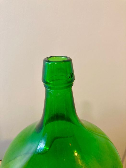 Garrafões de vidro 5L verdes e castanhos