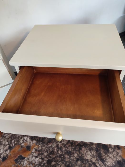 Cómoda e mesas de cabeceiras