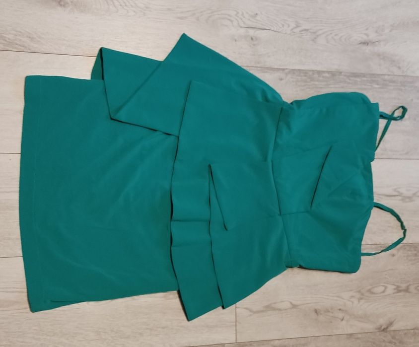 Elegancka sukienka z baskinką