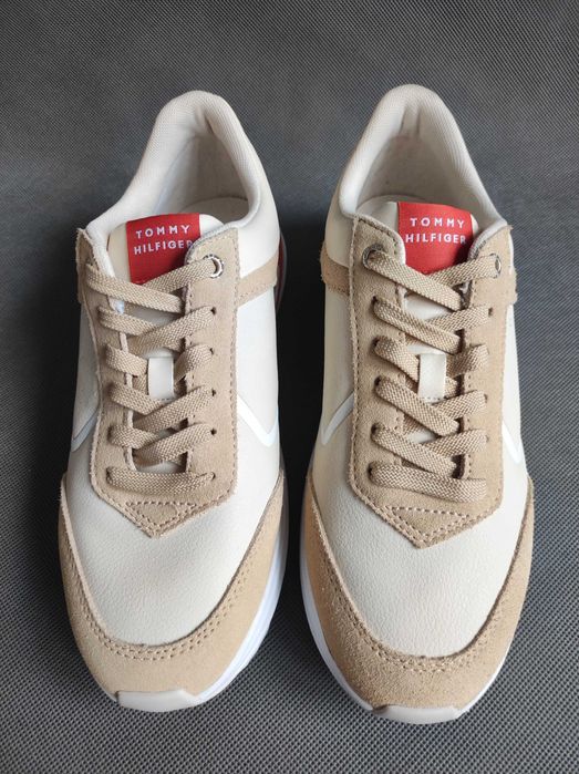 2- Tommy Hilfiger Runner With Heel Detail - Sneakersy r. 40