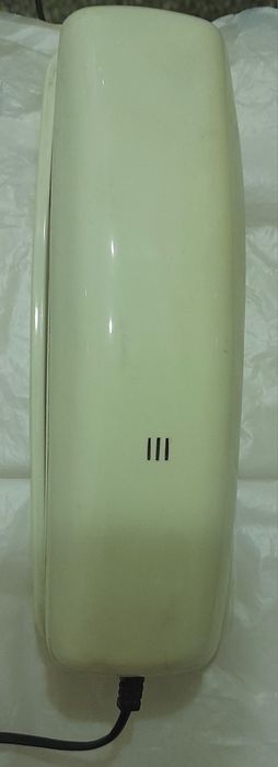 Old landline and mobile phone64739903605507124