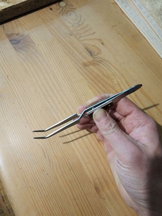 Пинцет самозажимний