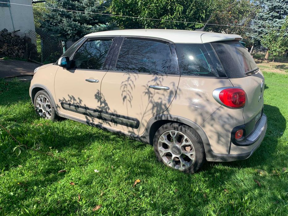 Американський автомобіль Fiat 500 L