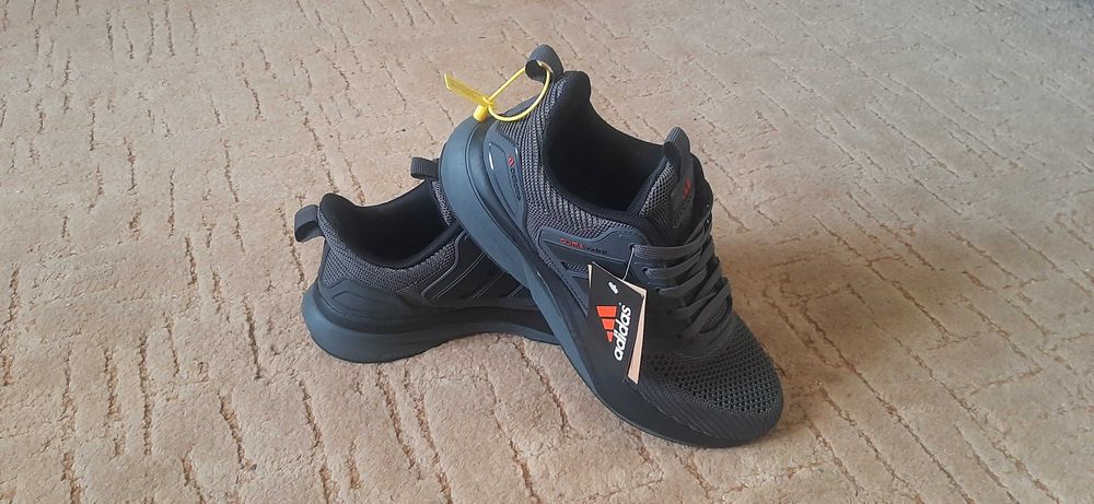 Кросівки чоловічі Adidas, нові, р. 41 - 26 см