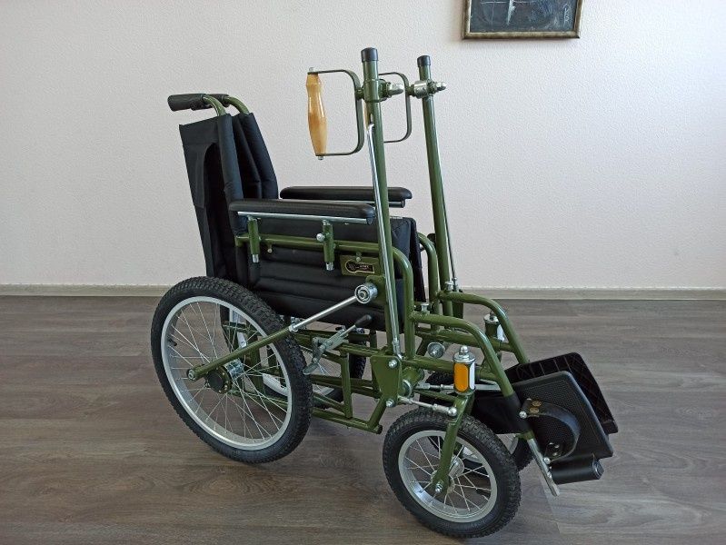 Крісло  коляскв дорожнє з ручним приводом