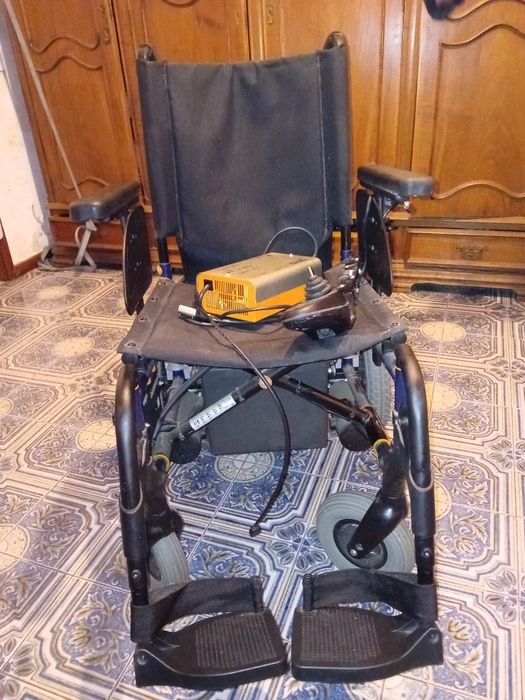 Cadeira de Rodas electrica (como nova)