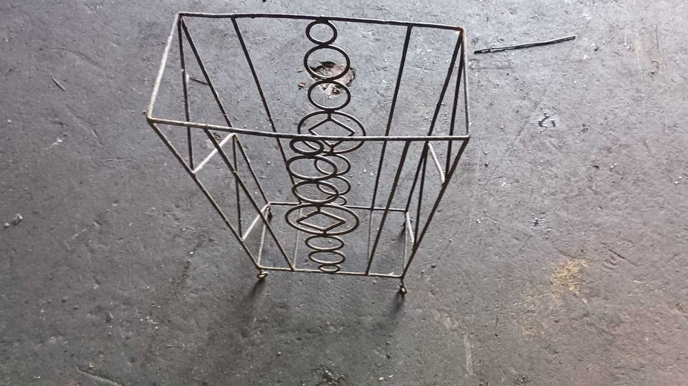 REFA2 armacao em ferro antiga