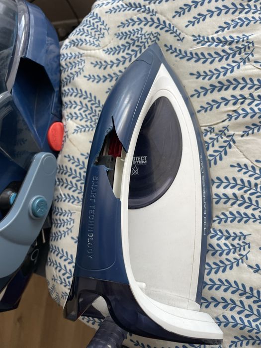 Праска з парогенератором tefal GV9080 на деталі