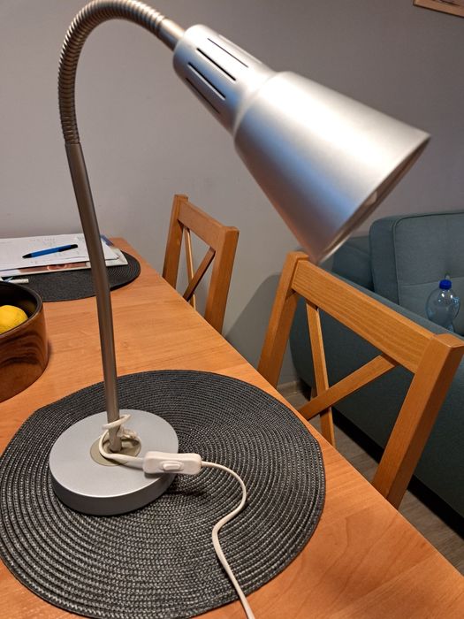 Lampka biurowa Ikea Kvart srebrna, granatowa