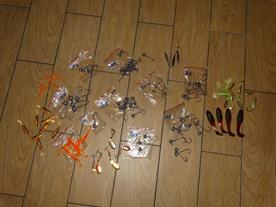 Zestaw spinningowych  przynęt wędkarskich