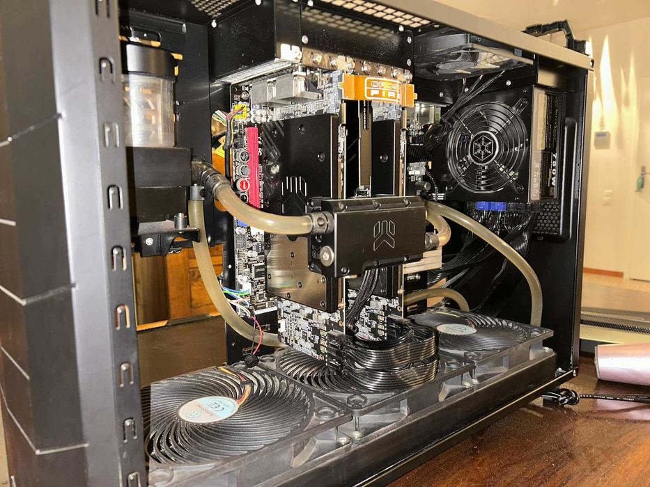 Komputer chłodzony płynem