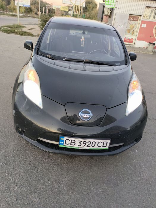 Продам NISSAN LEAF чорний салон 100км вебасто eberspaecher низька ціна