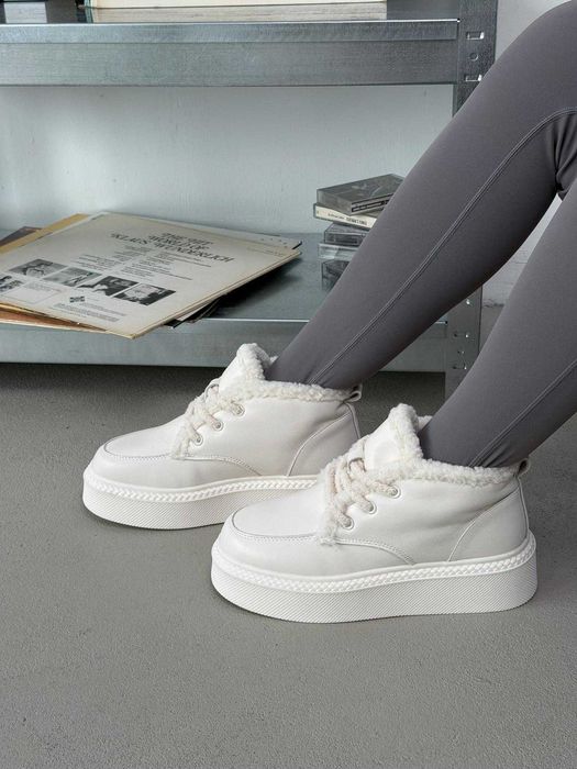 Жіночі шкіряні  зимні черевики на платформі