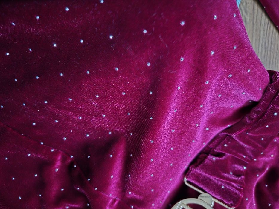 Sukienka welurowa z paskiem