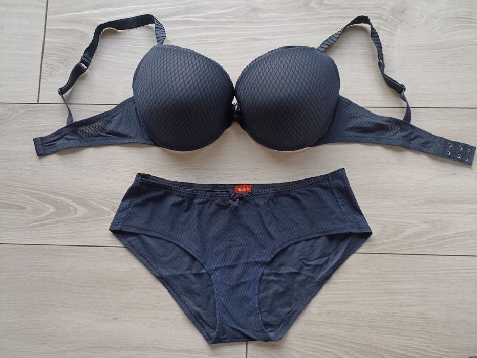 biustonosz push-up Triumph 75D