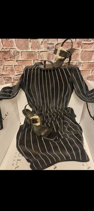 Zjawiskowa welurowa sukienka mini z ozdobnymi brylancikami