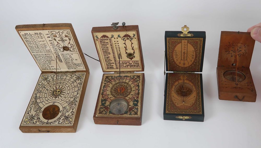 bússolas com relógio de sol, CADA