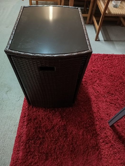 Stolik + dwa krzesla wsuwane. Zestaw balkonowy z technorattanu.