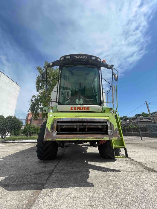 Зернозбиральний комбайн Class Tucano 440