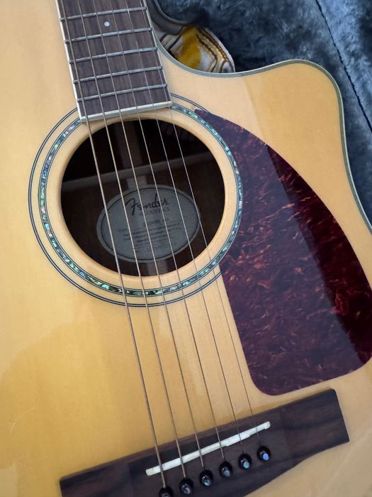 Violão Fender eletro-acustico com Wolf Case