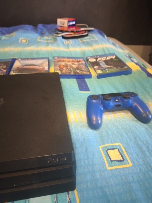 PlayStation 4 Pro + 5 Gier  Super stan