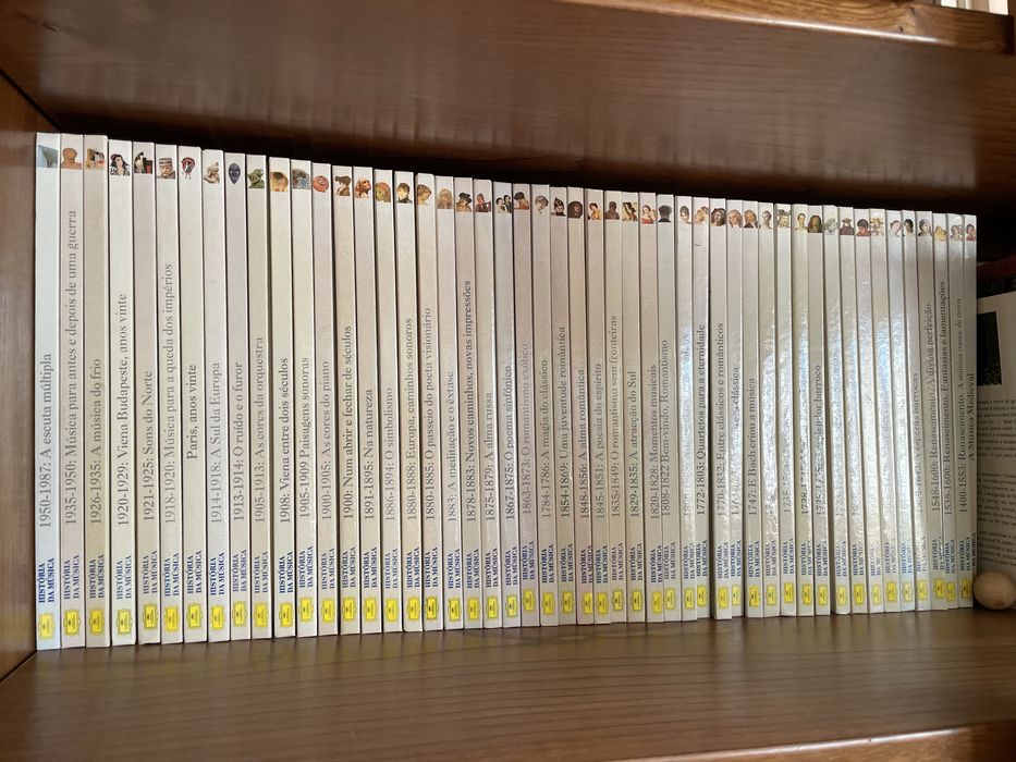 Coleção Completa "História da Música" – 50 Livros + 50 CDs Deutsche Grammophon – 150 €