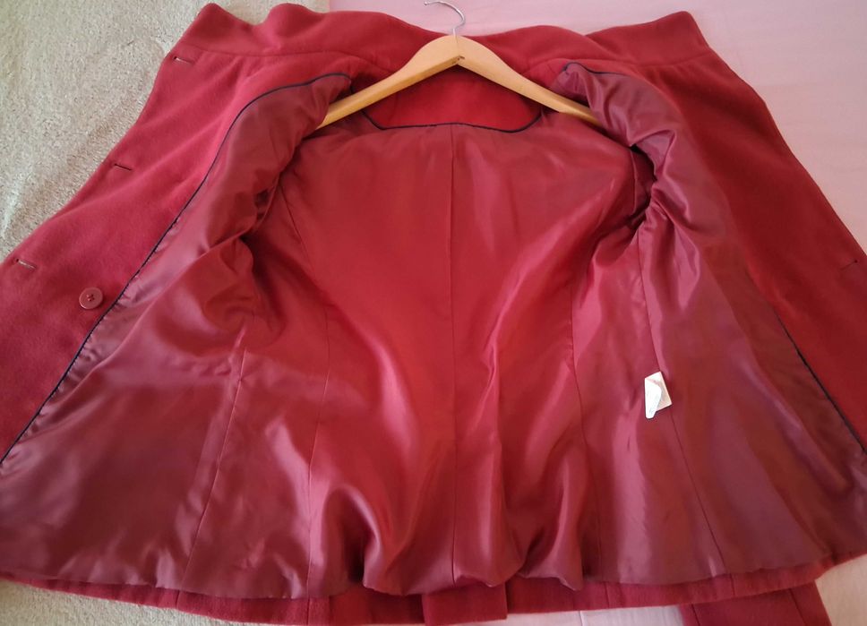 Casaco do El Corte Inglés em cor cereja