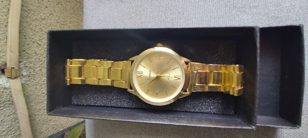 Relógio Masculino Dourado na Caixa (Estrear)